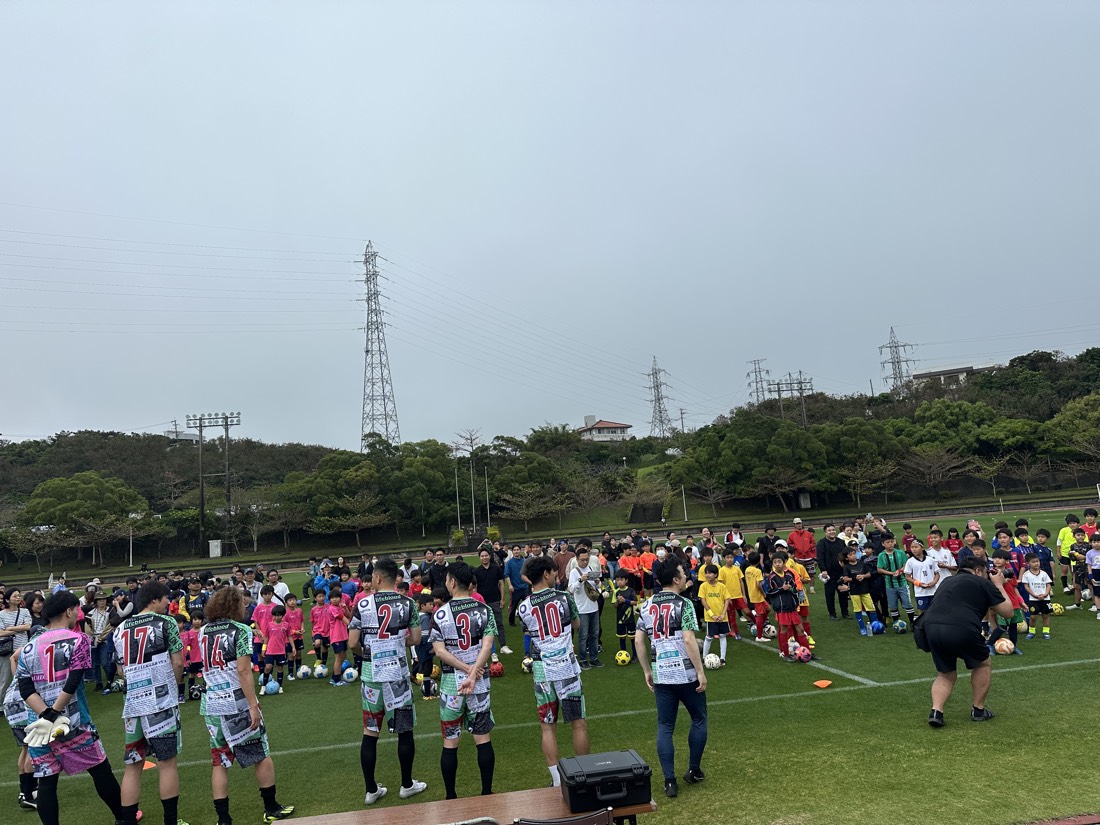 試合前に整列する選手たち