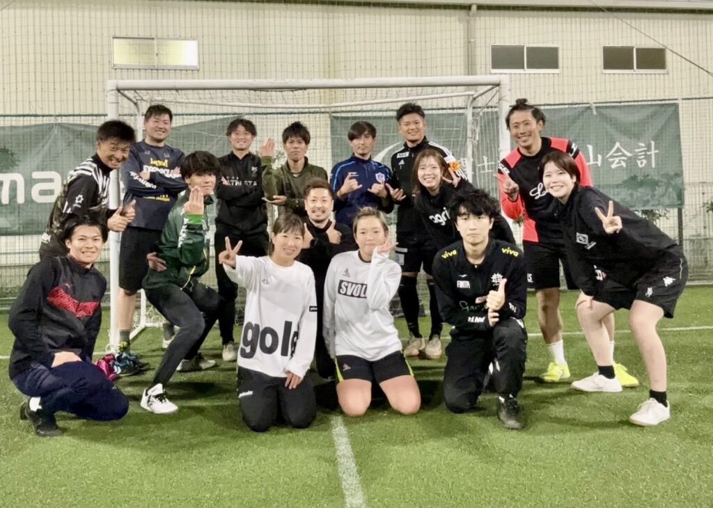 秋の社内行事はスタッフ対抗フットサル大会!
