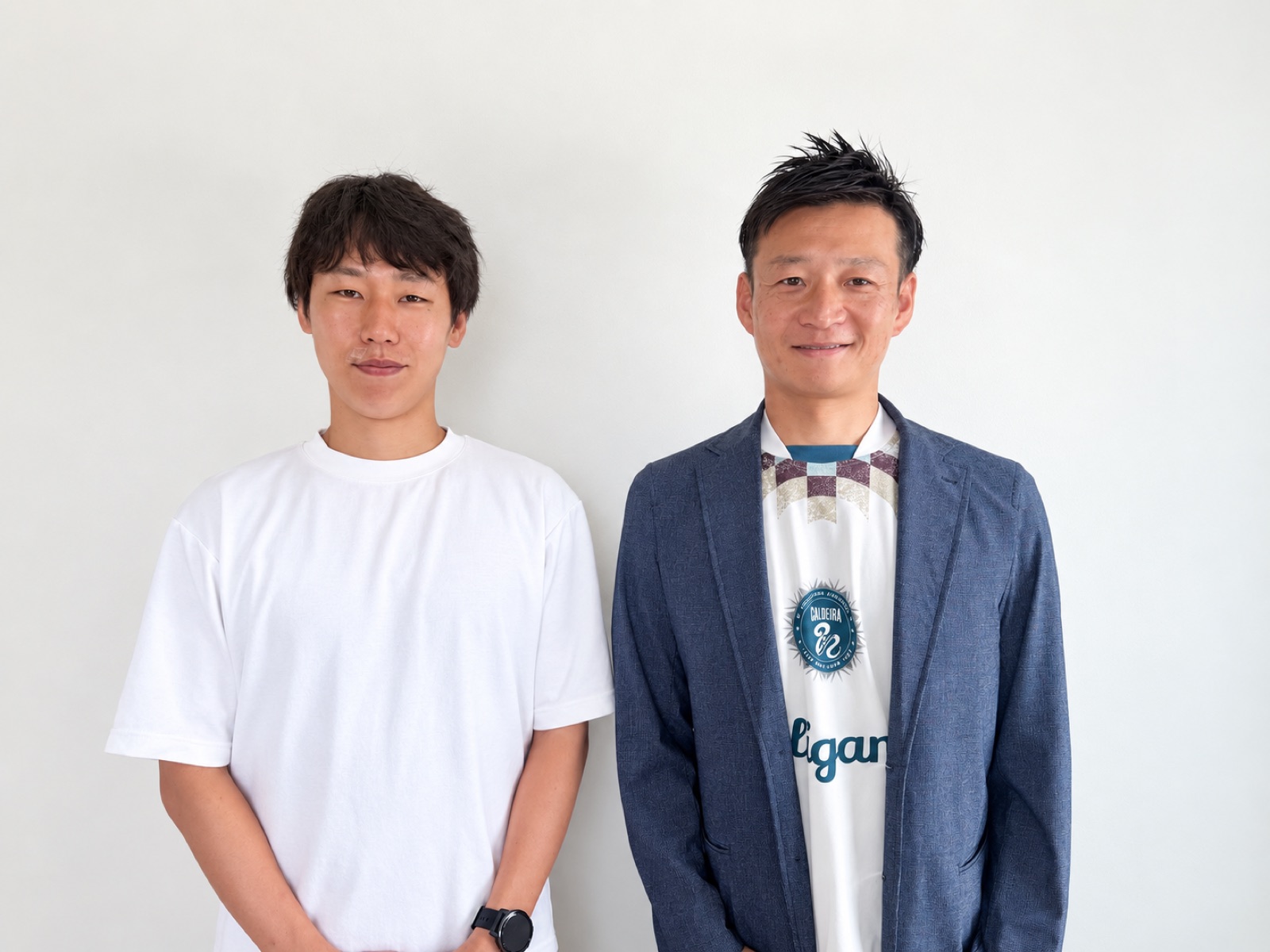並んで撮影した合同会社テックリンケージ 小茂田怜代表（左）と株式会社日本アイケン 代表取締役 小野晋一郎（右）