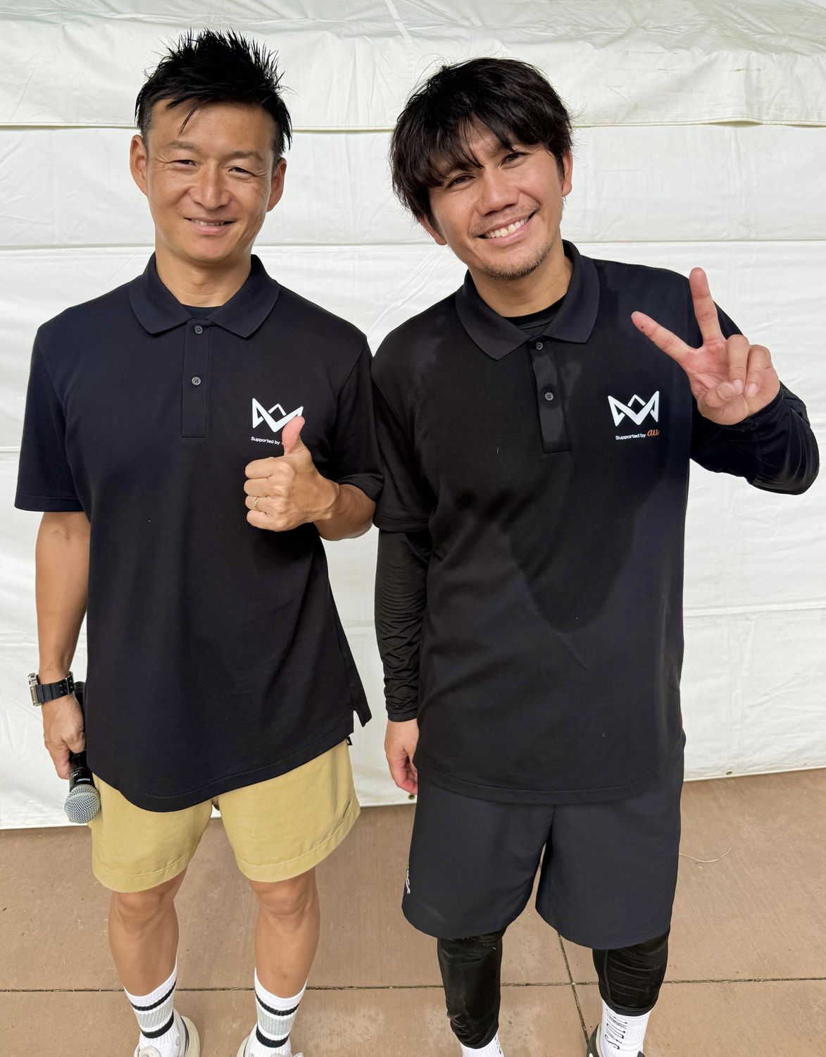 元サッカー日本代表の柏木陽介さんと並ぶMCおのしん